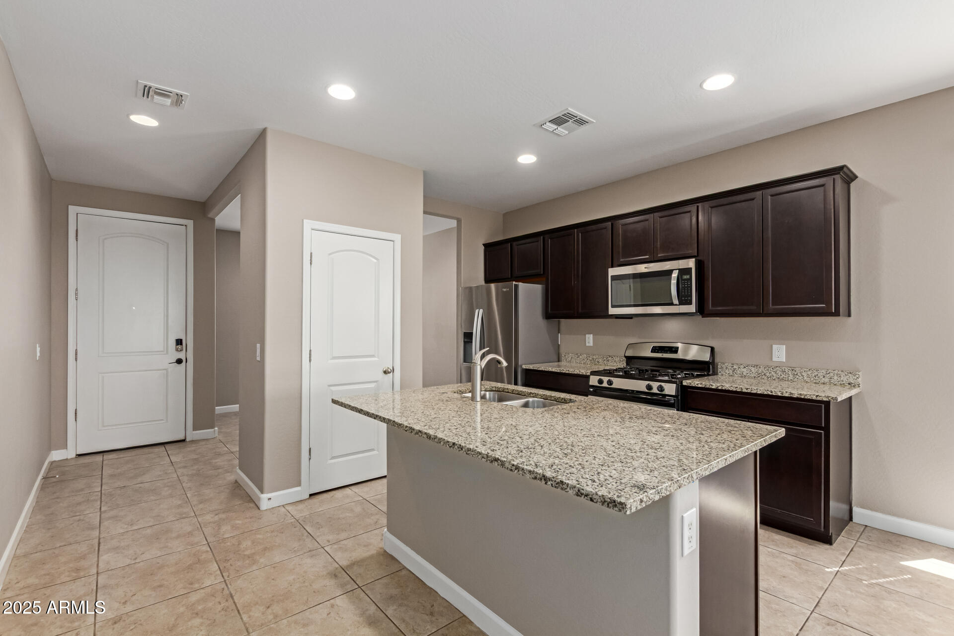 Florence, Arizona 85132, United States, 3 Bedrooms Bedrooms, ,2 BathroomsBathrooms,Residential,Pending,200907