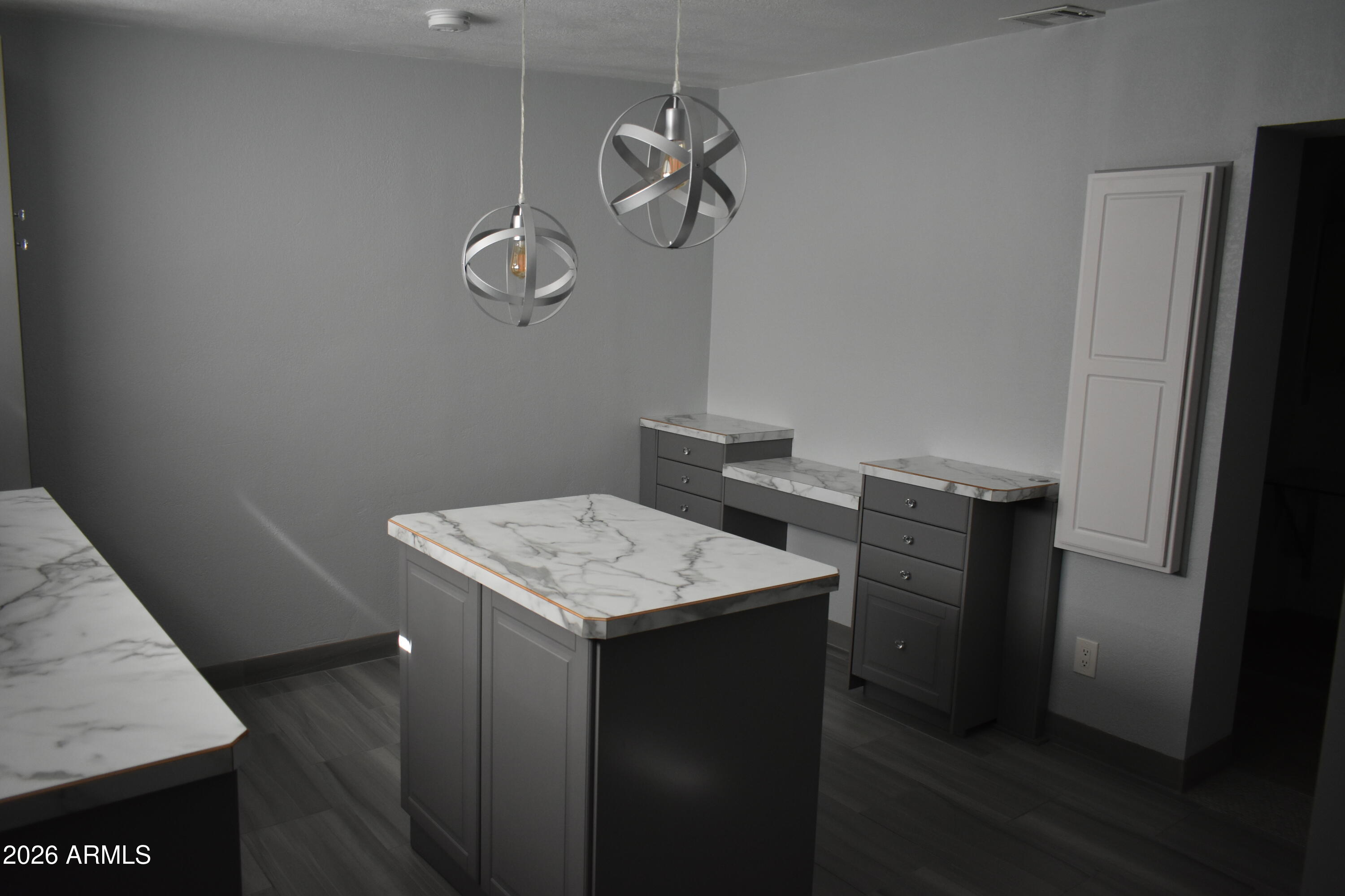 701 S CLEARVIEW Avenue