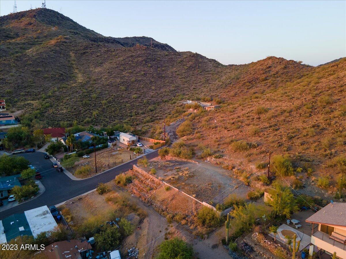 1265 W DESERT COVE Avenue -