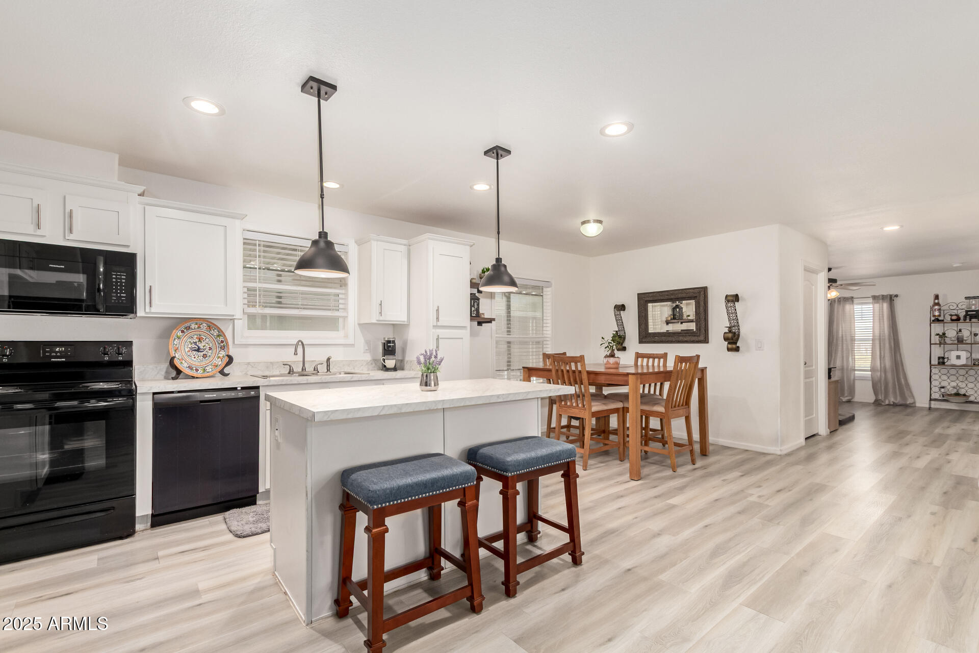 2000 S APACHE Road 252