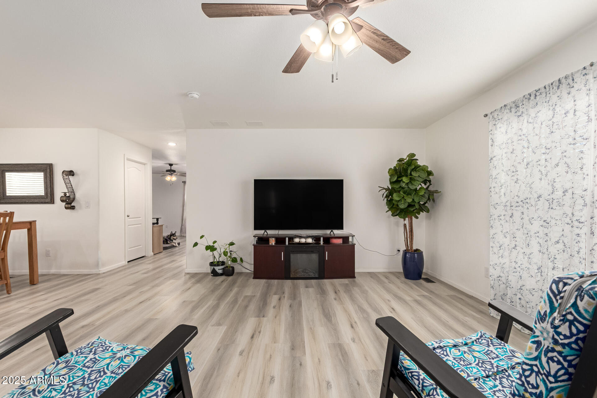 2000 S APACHE Road 252