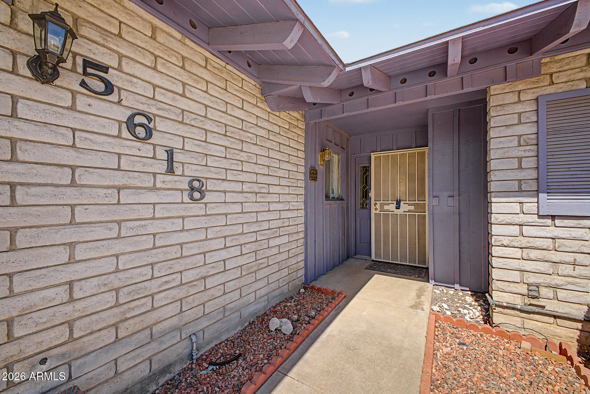 5618 W BELMONT Avenue