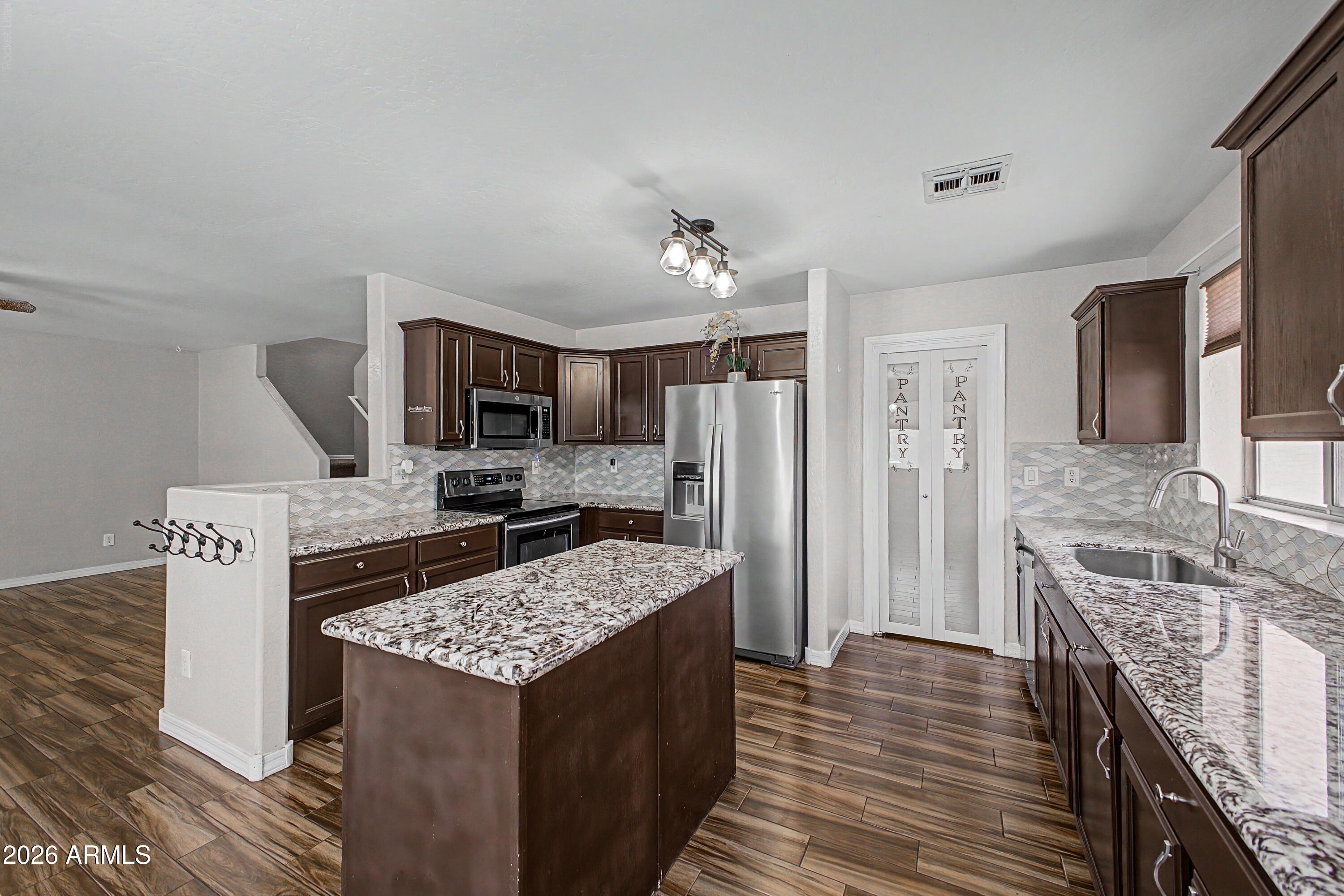 317 W SETTLERS Trail