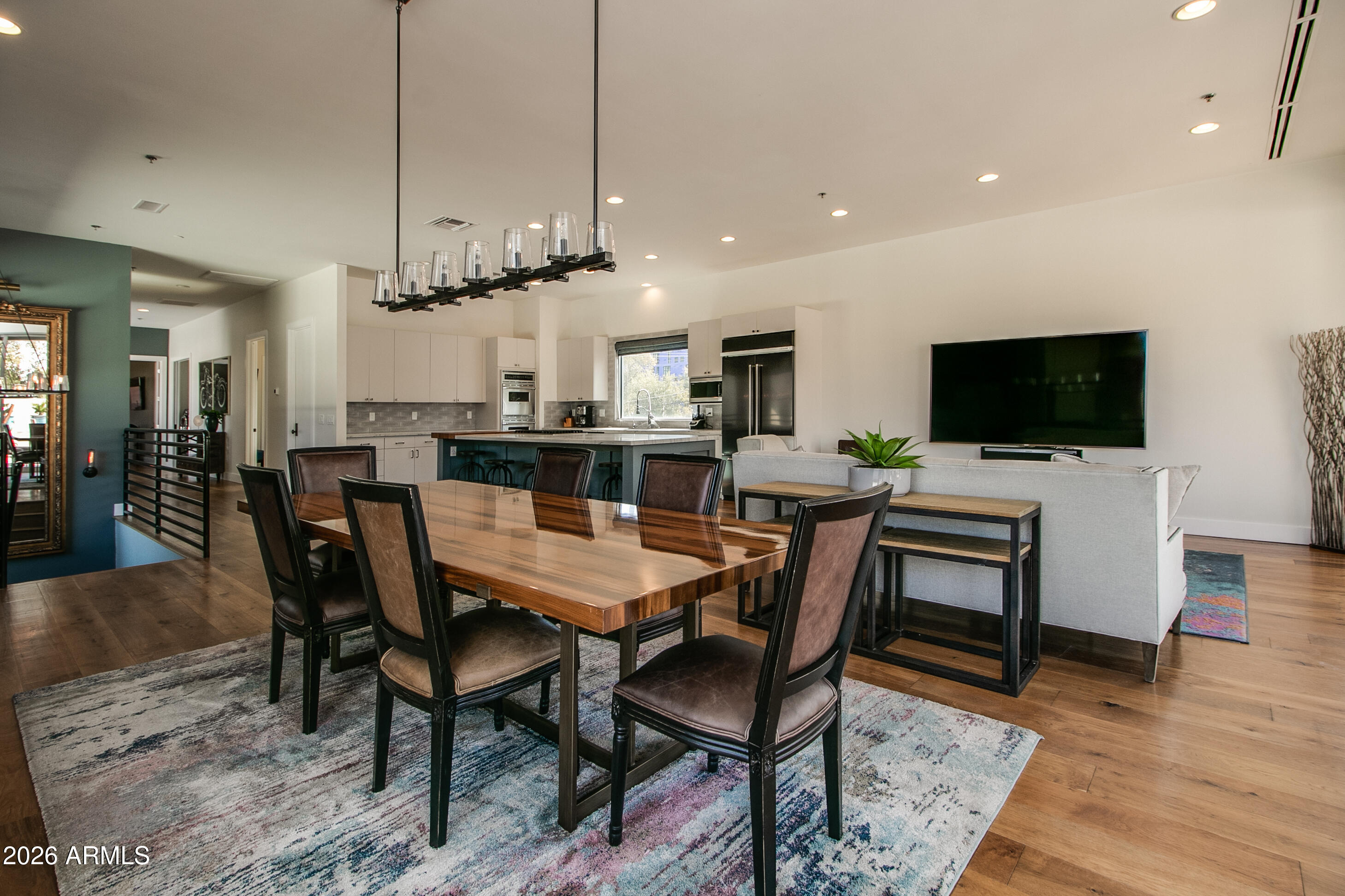 4201 N MARSHALL Way 2000