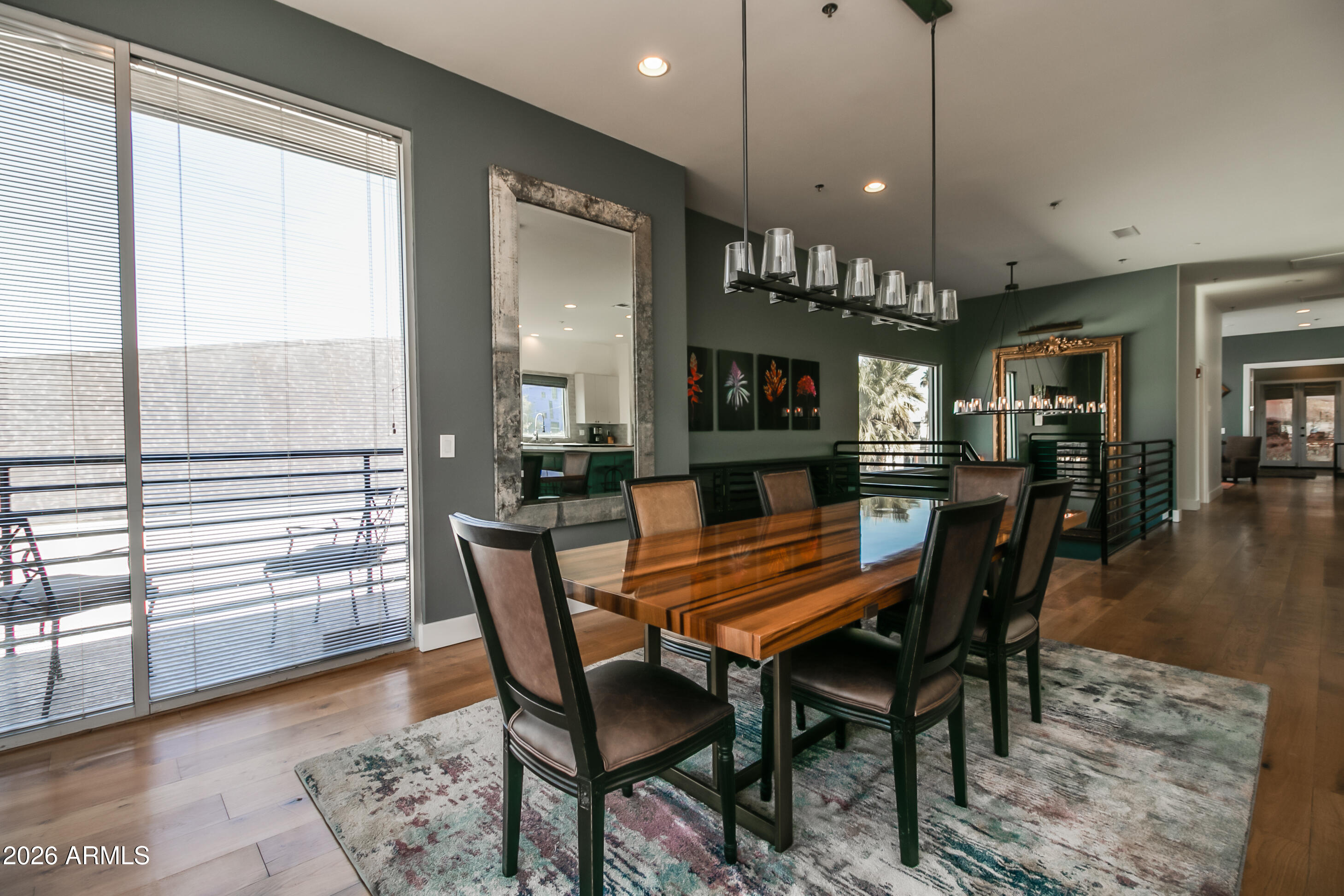 4201 N MARSHALL Way 2000