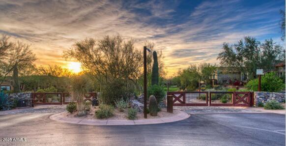 8965 E MOUNTAIN SPRING Road