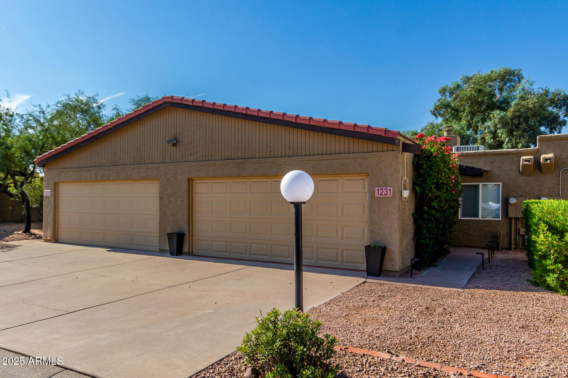 1231 E BLUEBELL Lane