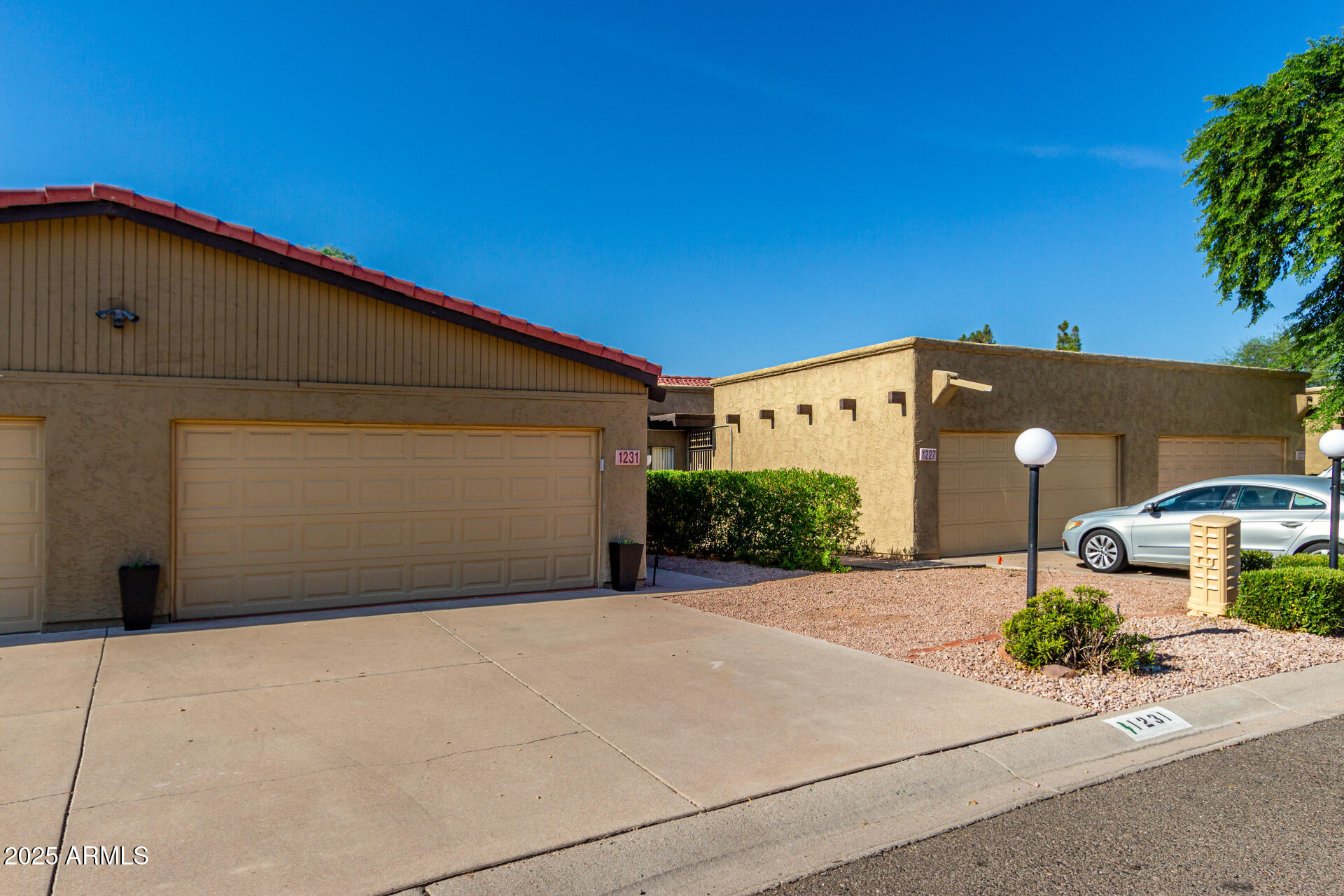 1231 E BLUEBELL Lane