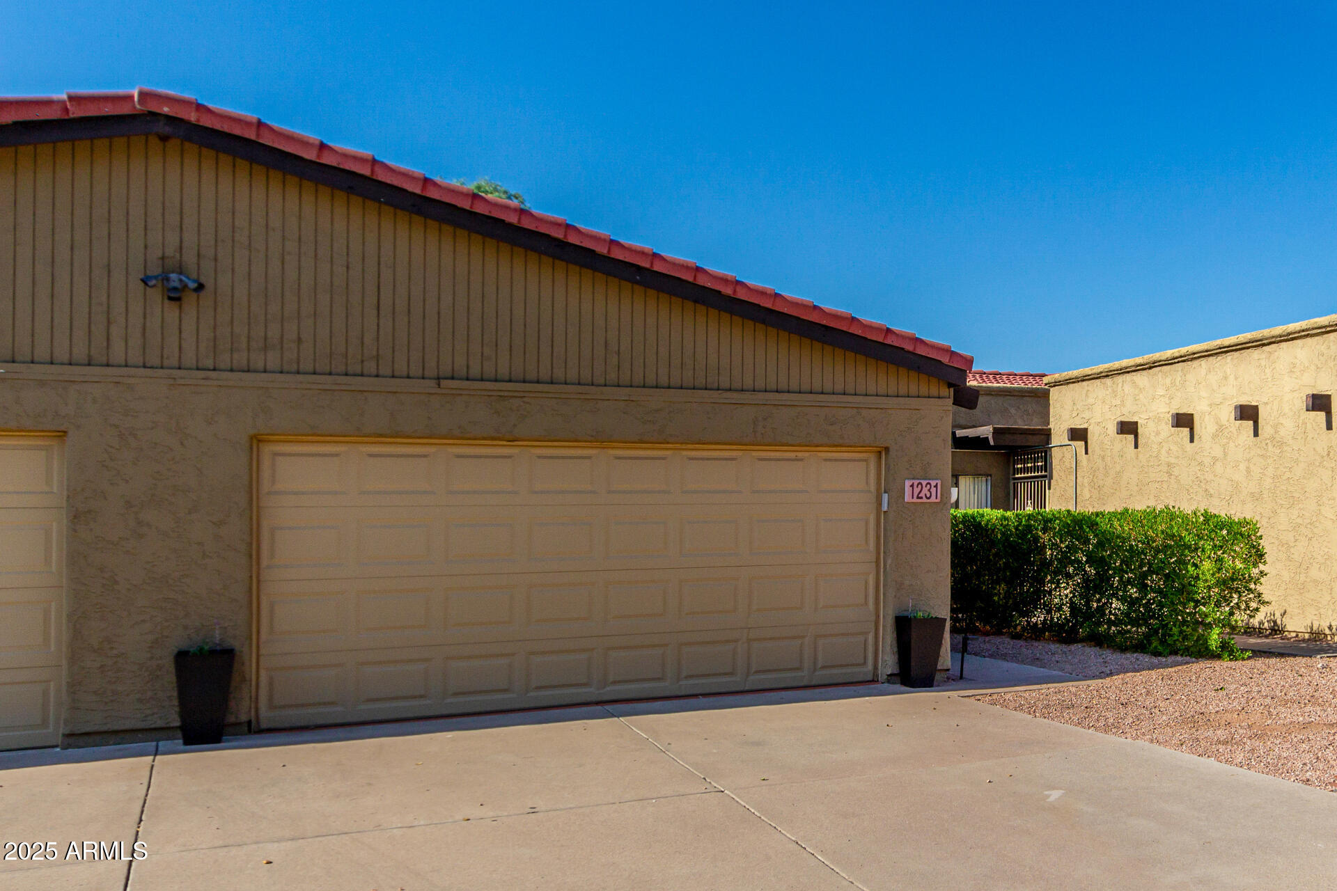 1231 E BLUEBELL Lane