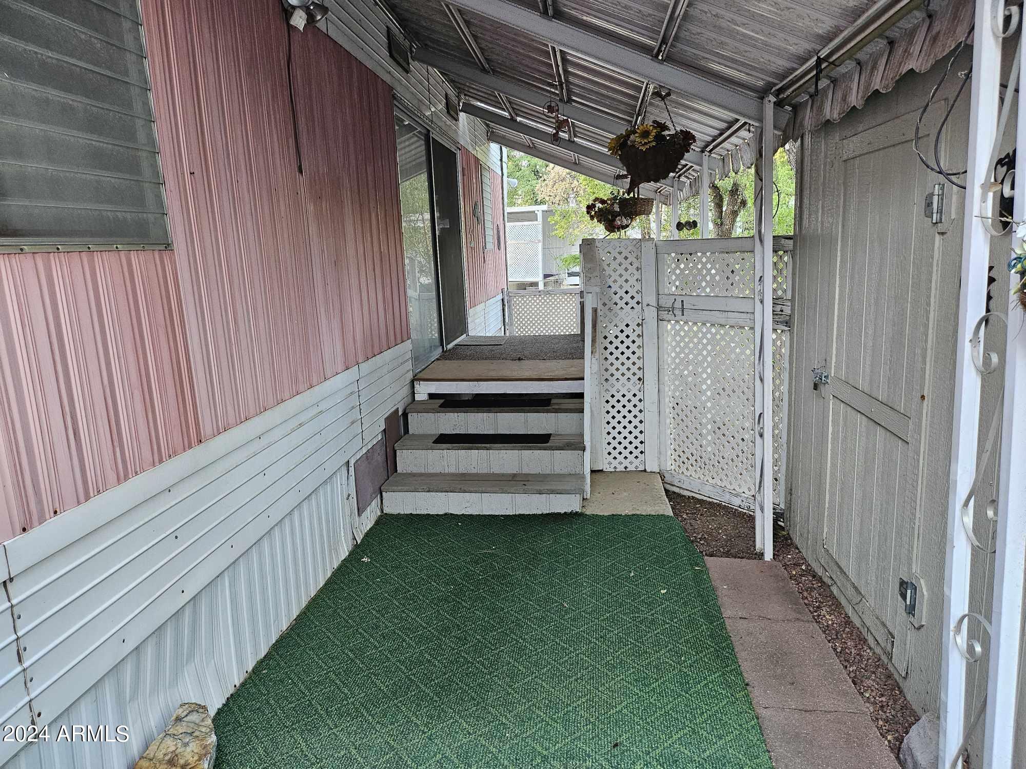 700 WHITE SPAR Road 22