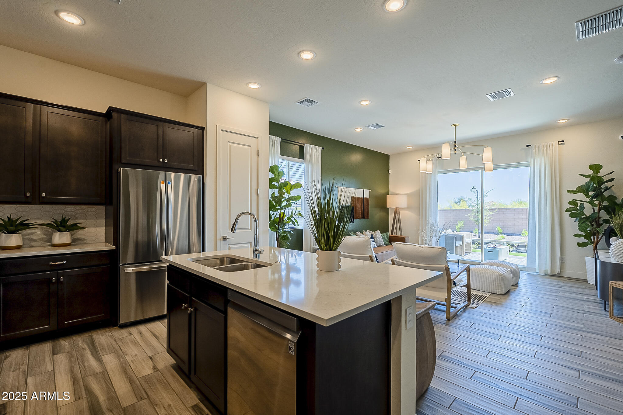 20983 W PASADENA Avenue