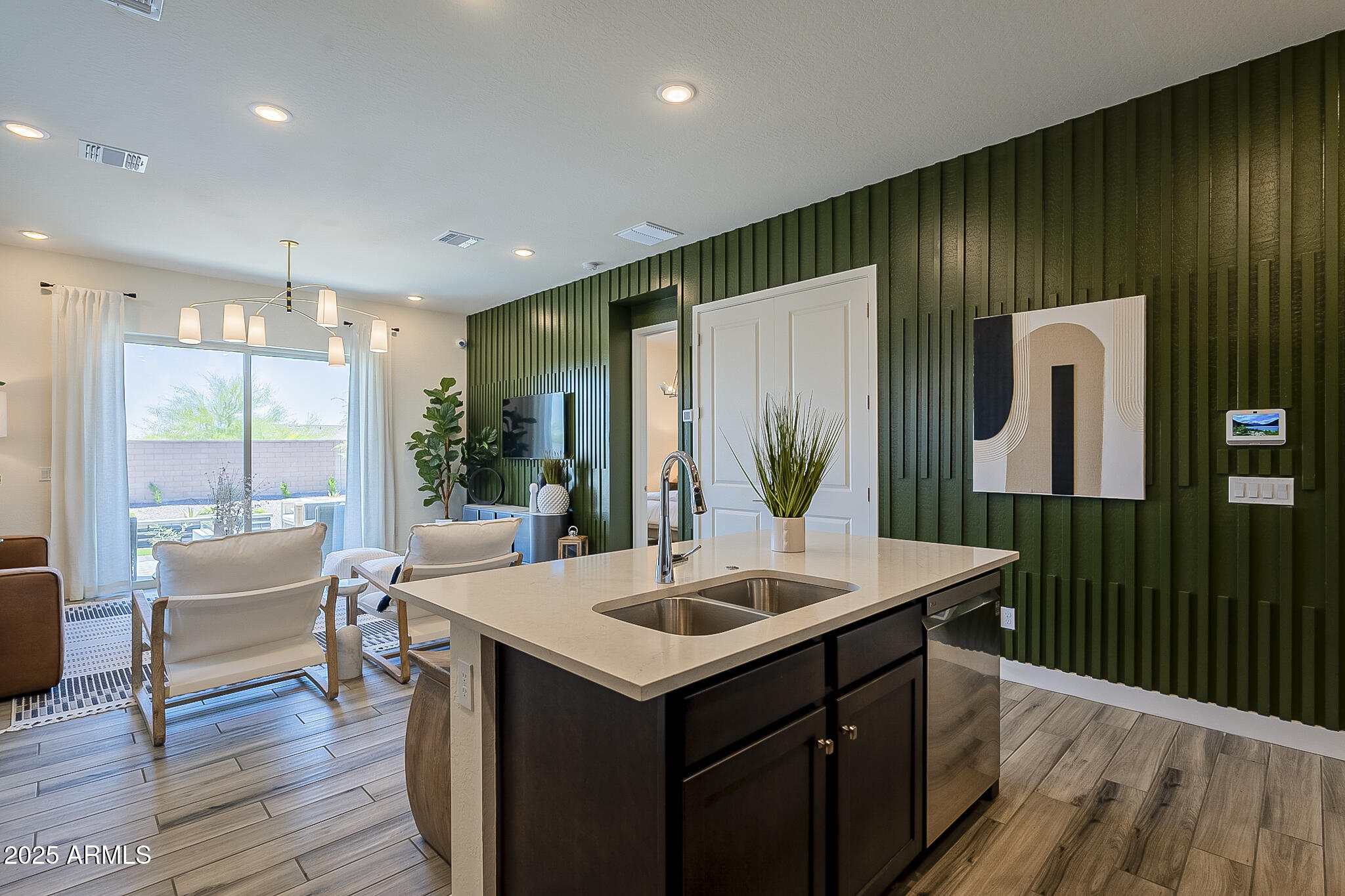 20983 W PASADENA Avenue