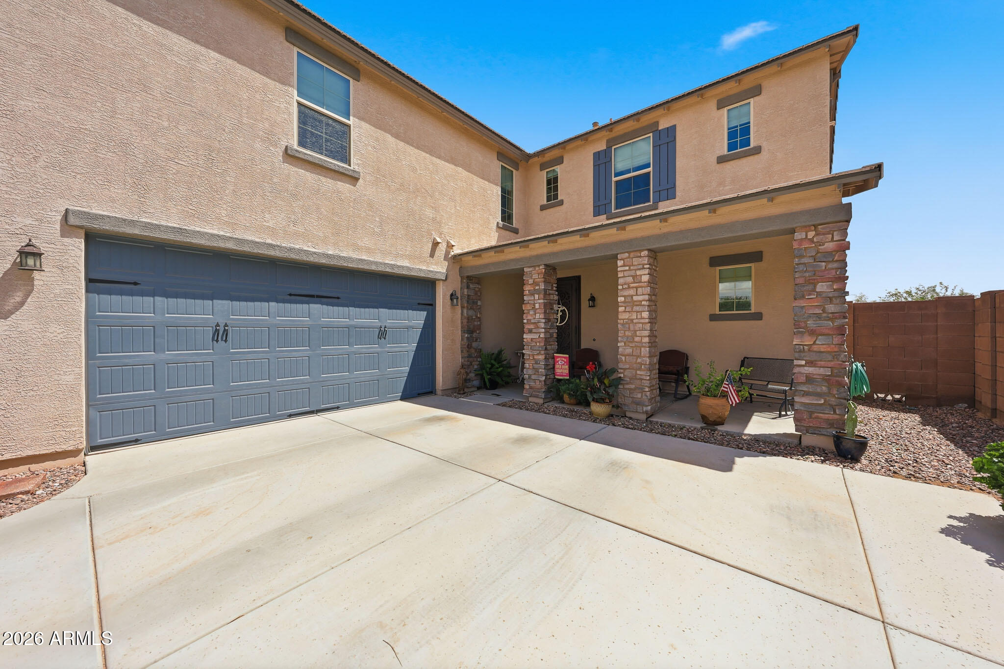 1985 E HAZELTINE Way