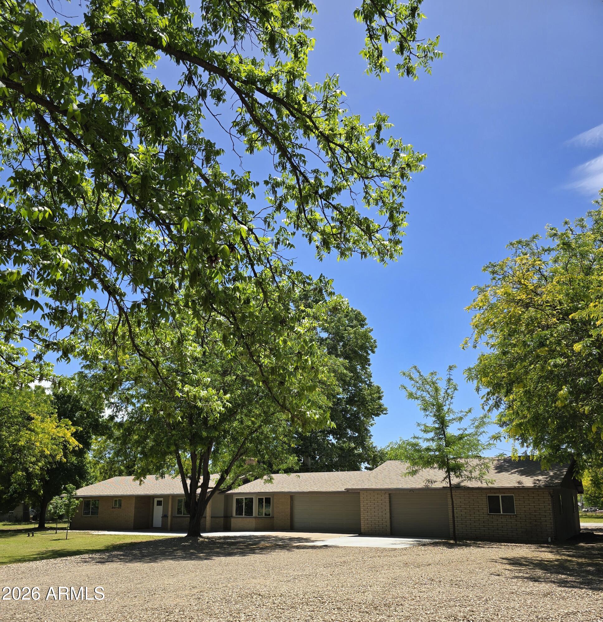 843 E ARMETTA Drive