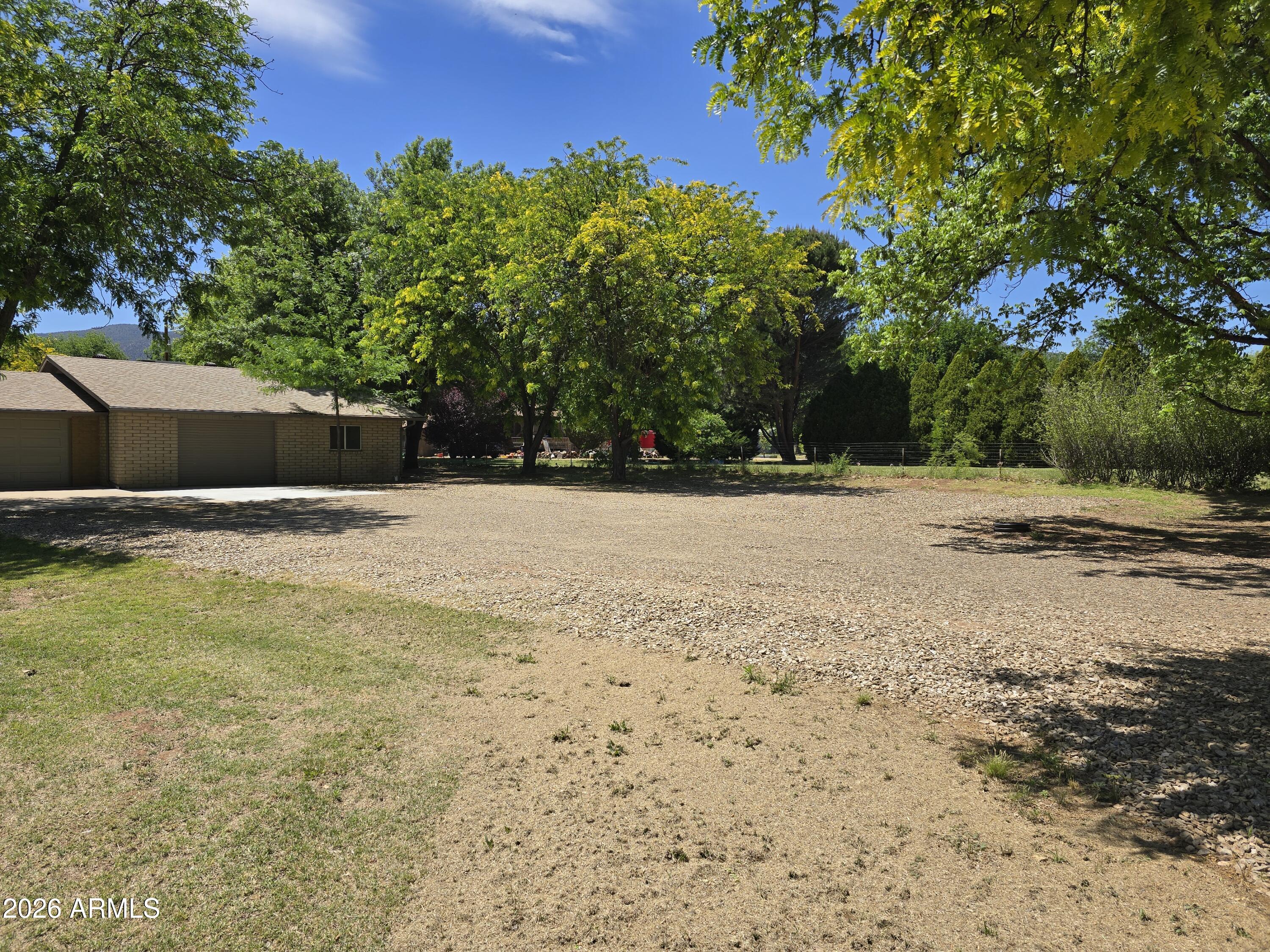 843 E ARMETTA Drive