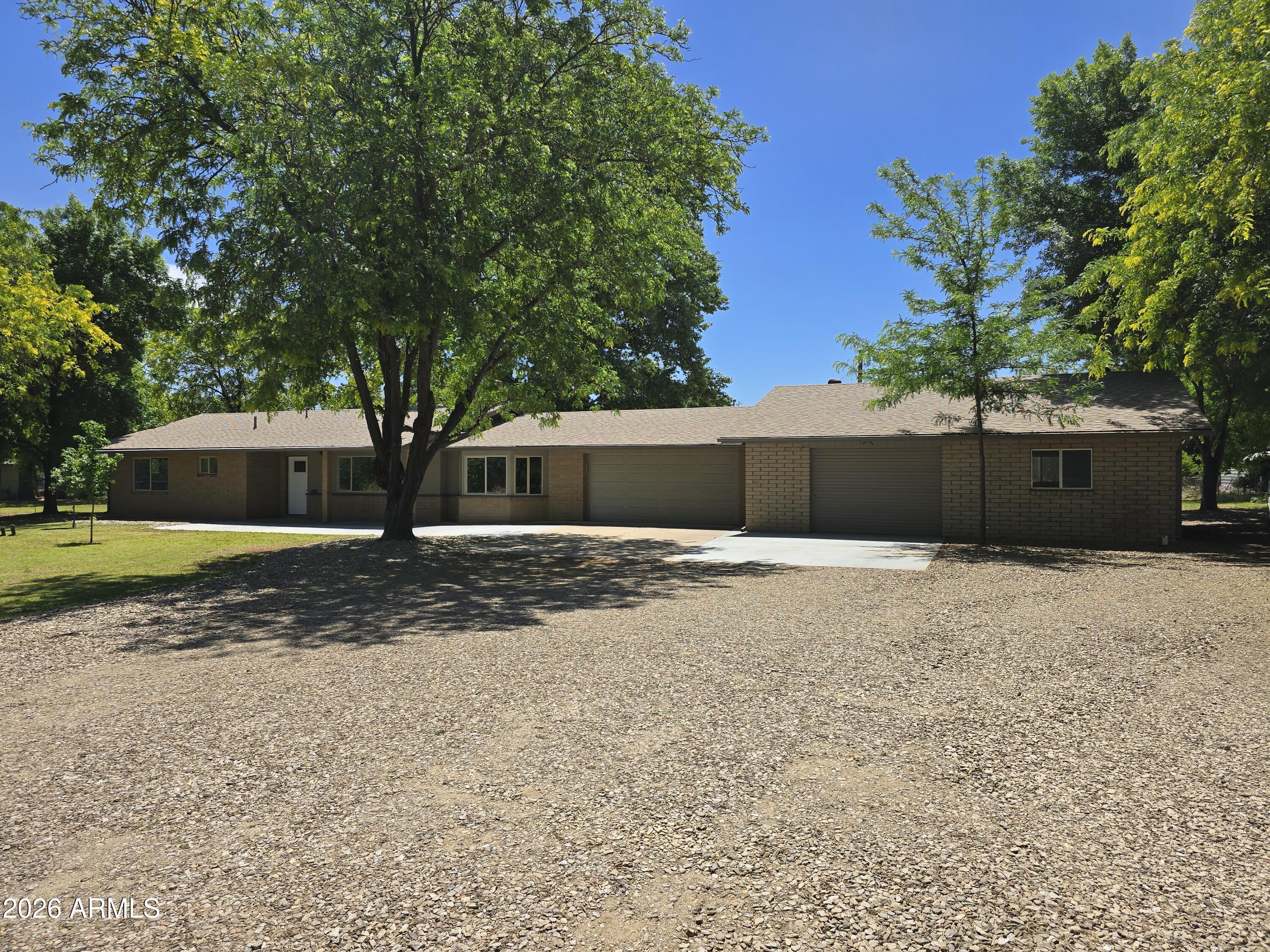 843 E ARMETTA Drive