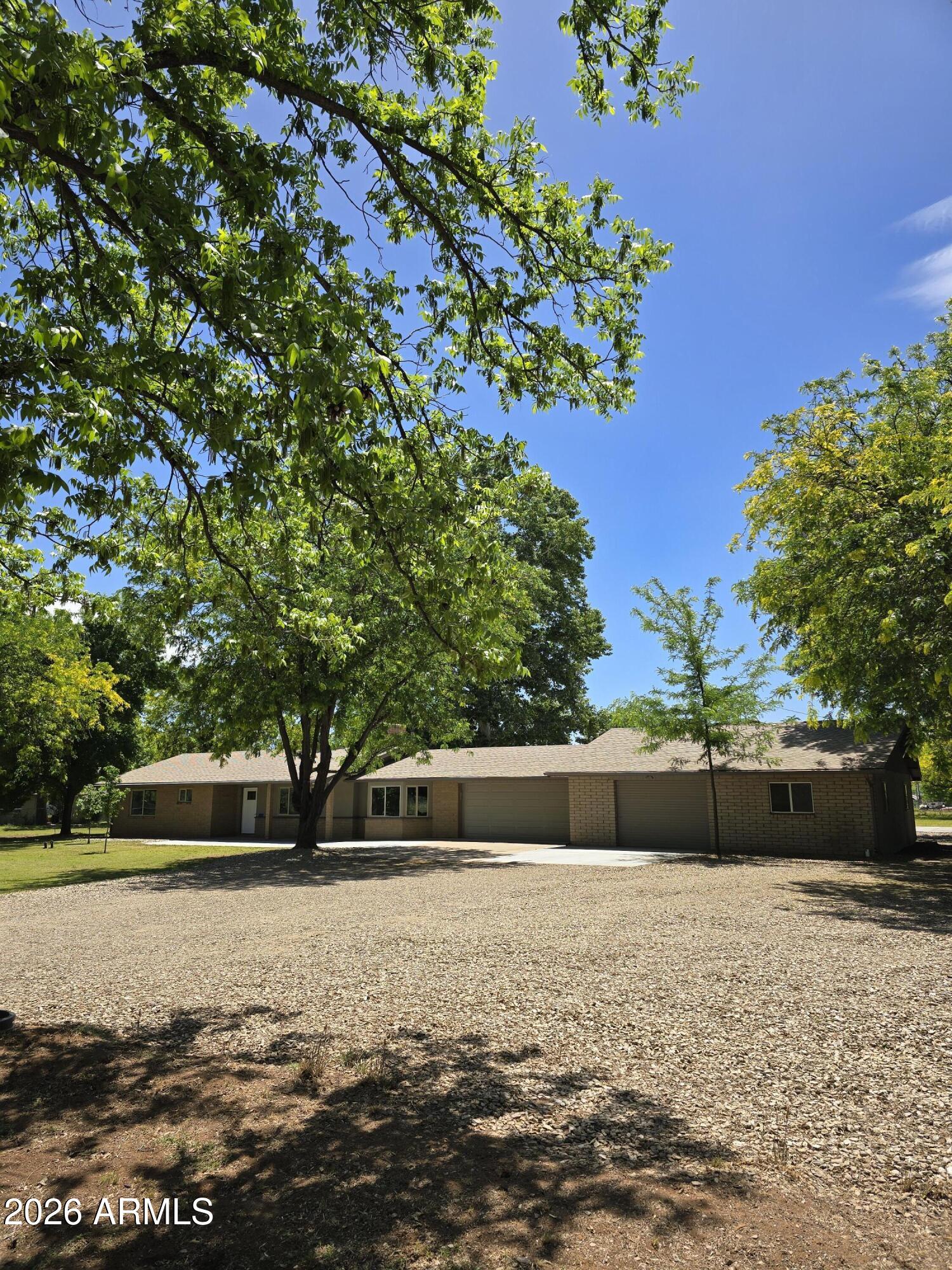 843 E ARMETTA Drive