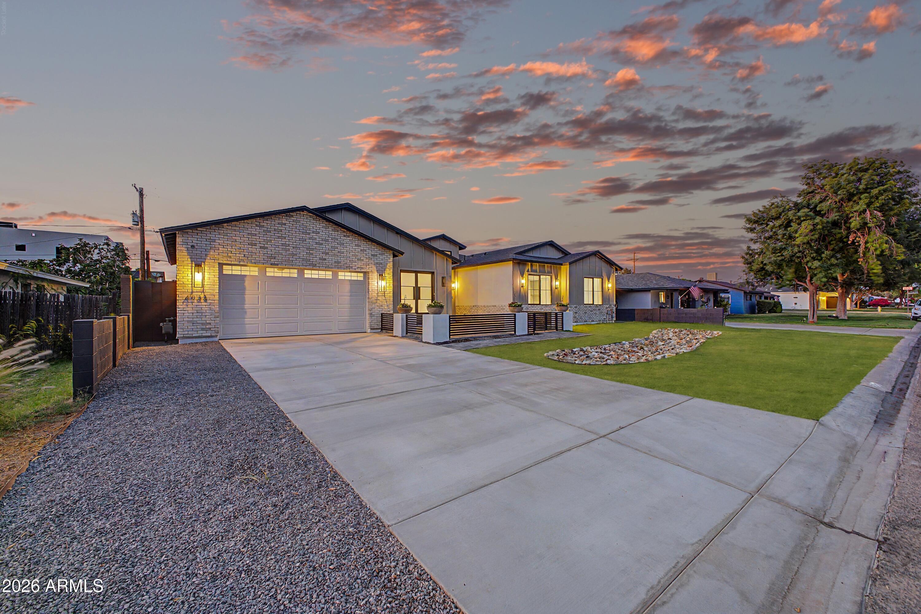 4032 E EARLL Drive
