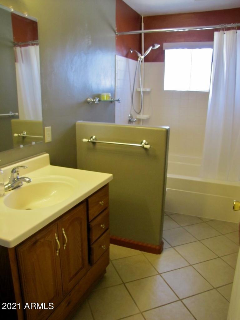 GARDEN CANYON UNIT 3 - Residential Lease