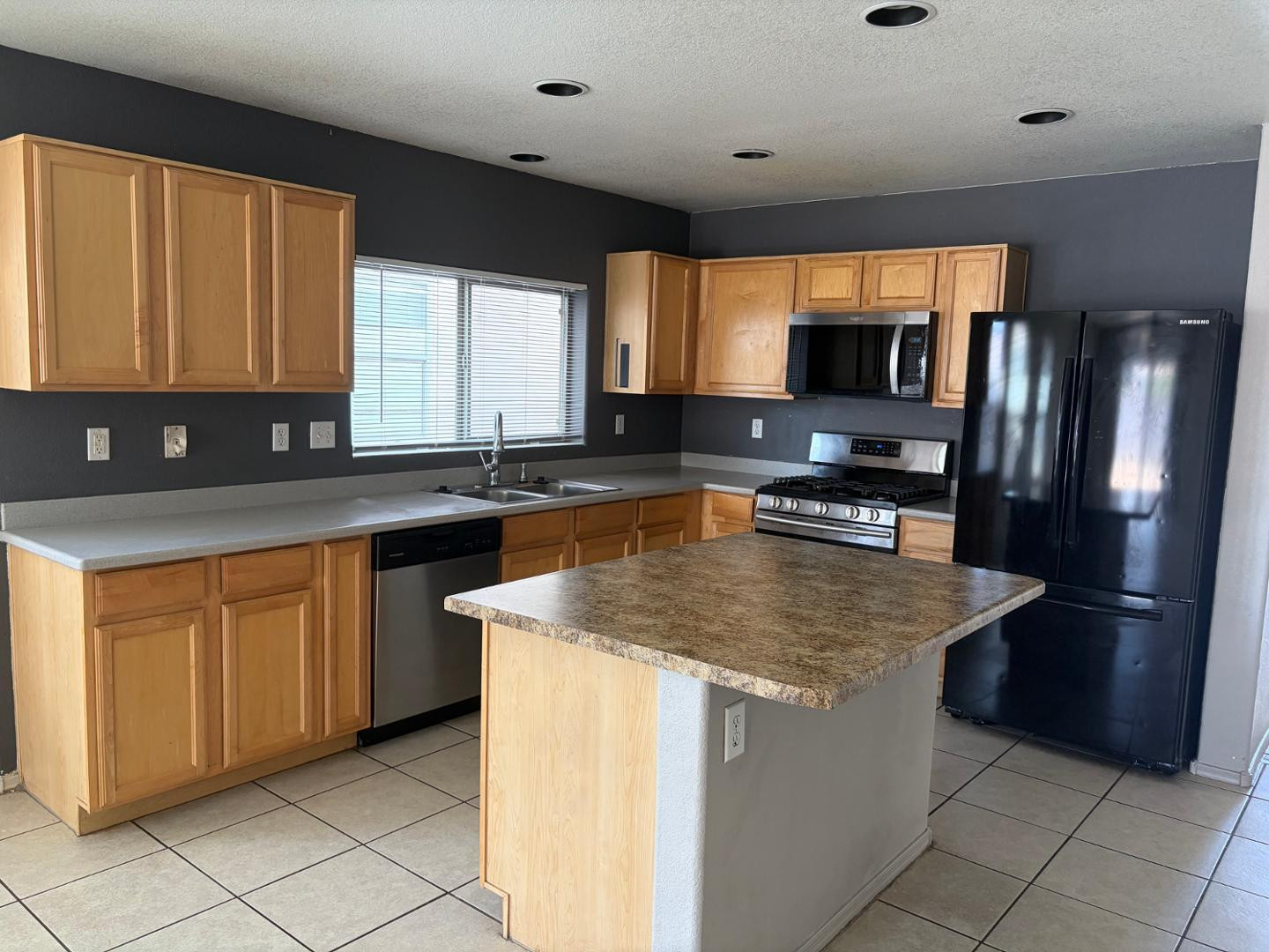 847 E Desert Rose Trail