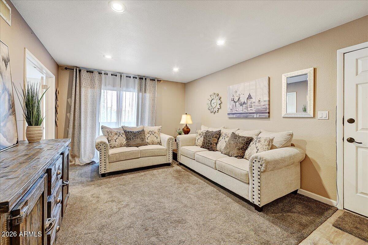 5877 N GRANITE REEF Road 2240