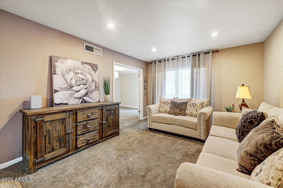 5877 N GRANITE REEF Road 2240
