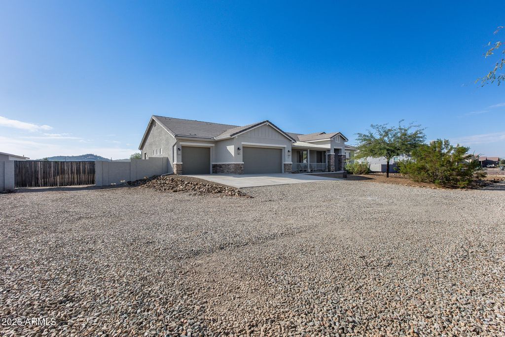 Photo of 825 E Perdido Way, Phoenix, AZ 85086 (MLS # 6976974)