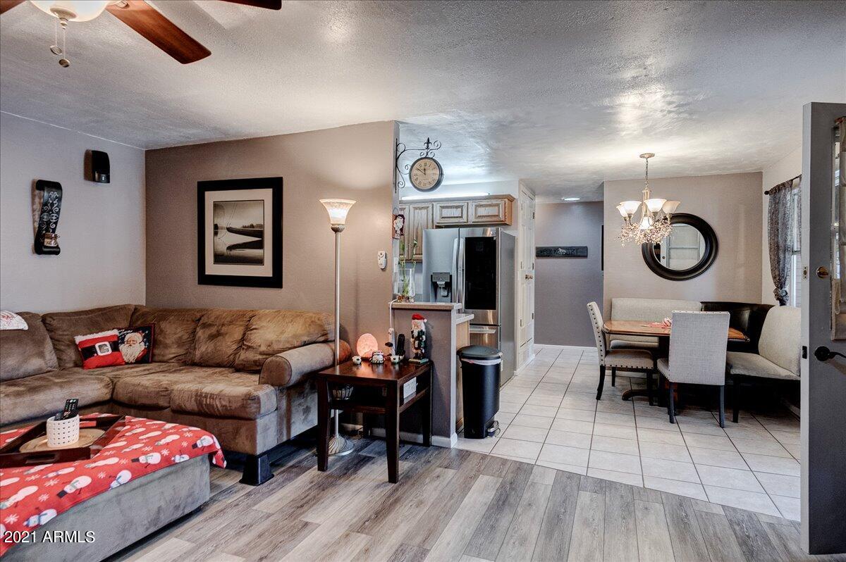 KINGS MANOR - Residential