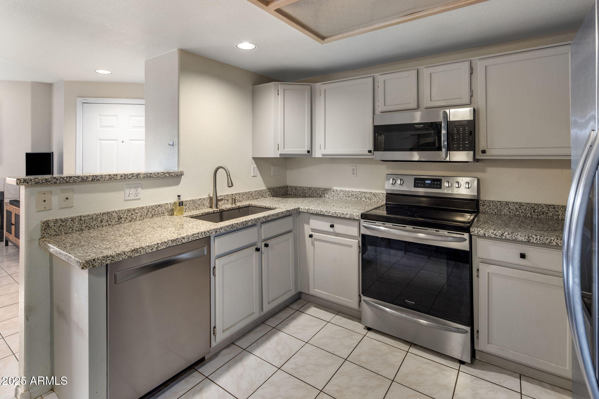 10410 N CAVE CREEK Road 1115