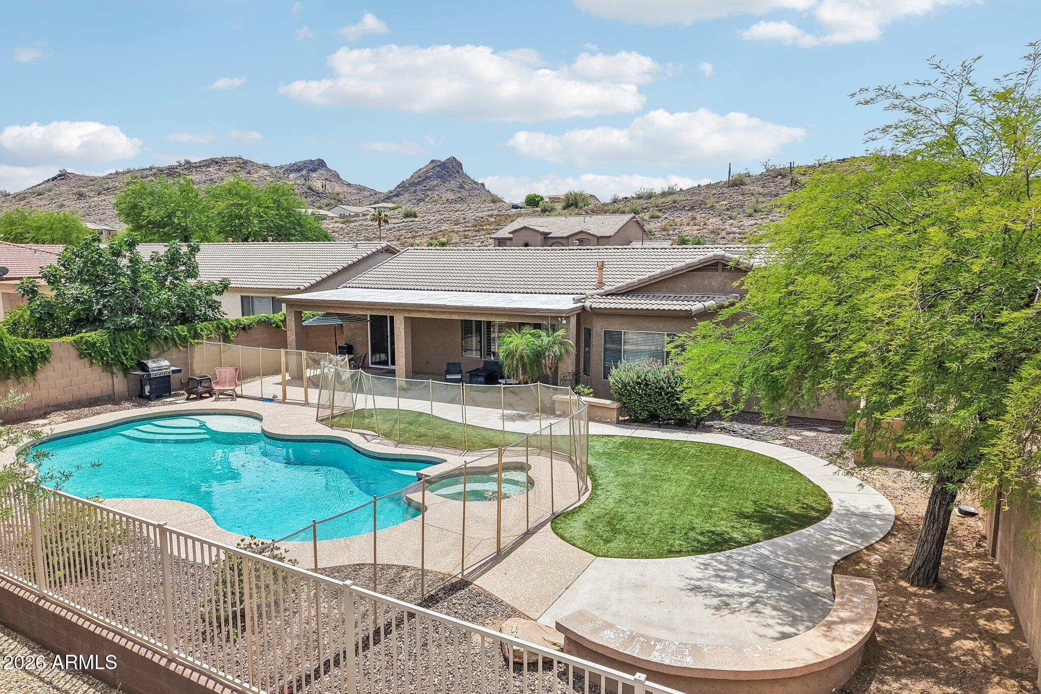 6114 W HEDGEHOG Place