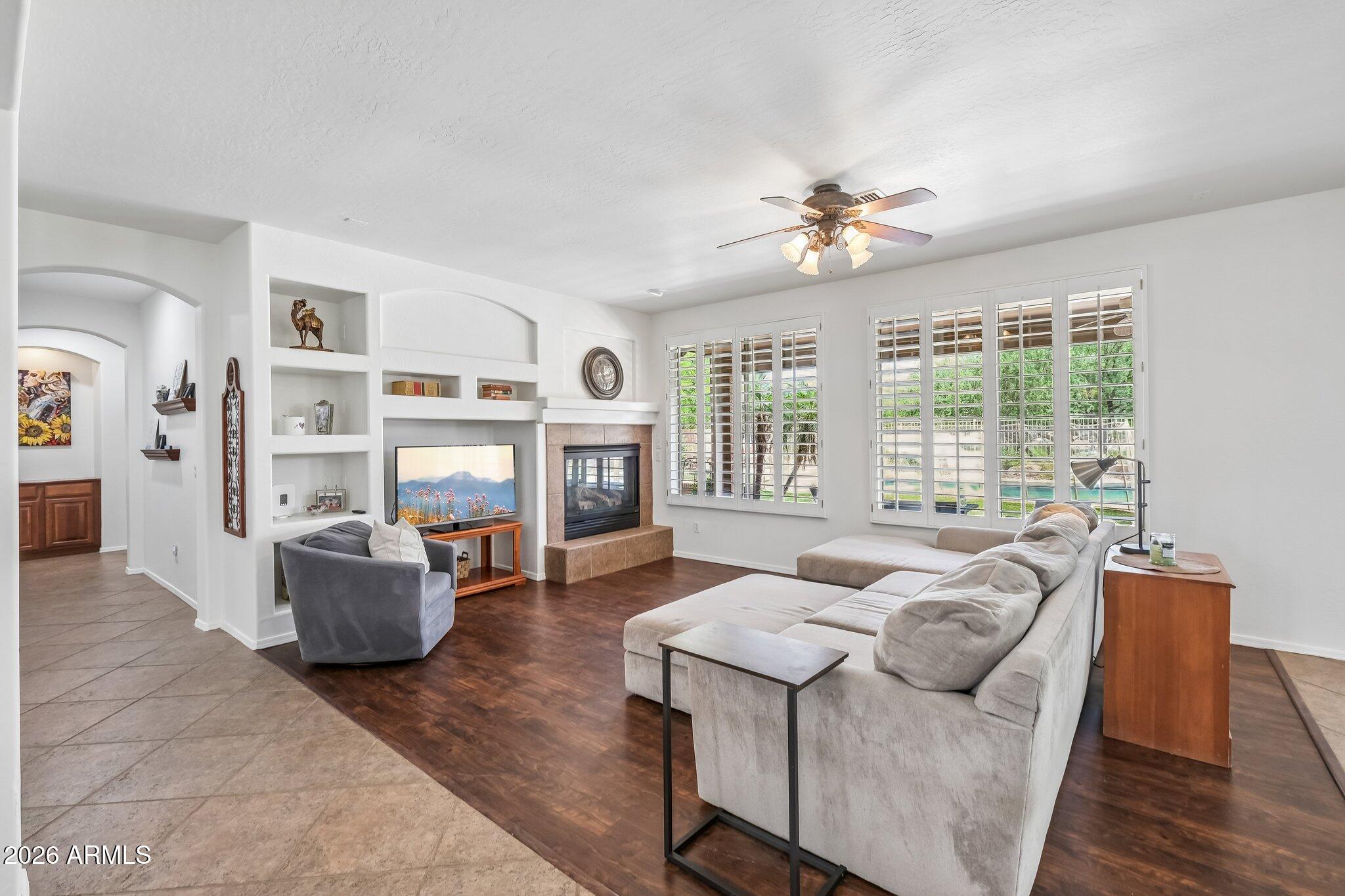 6114 W HEDGEHOG Place