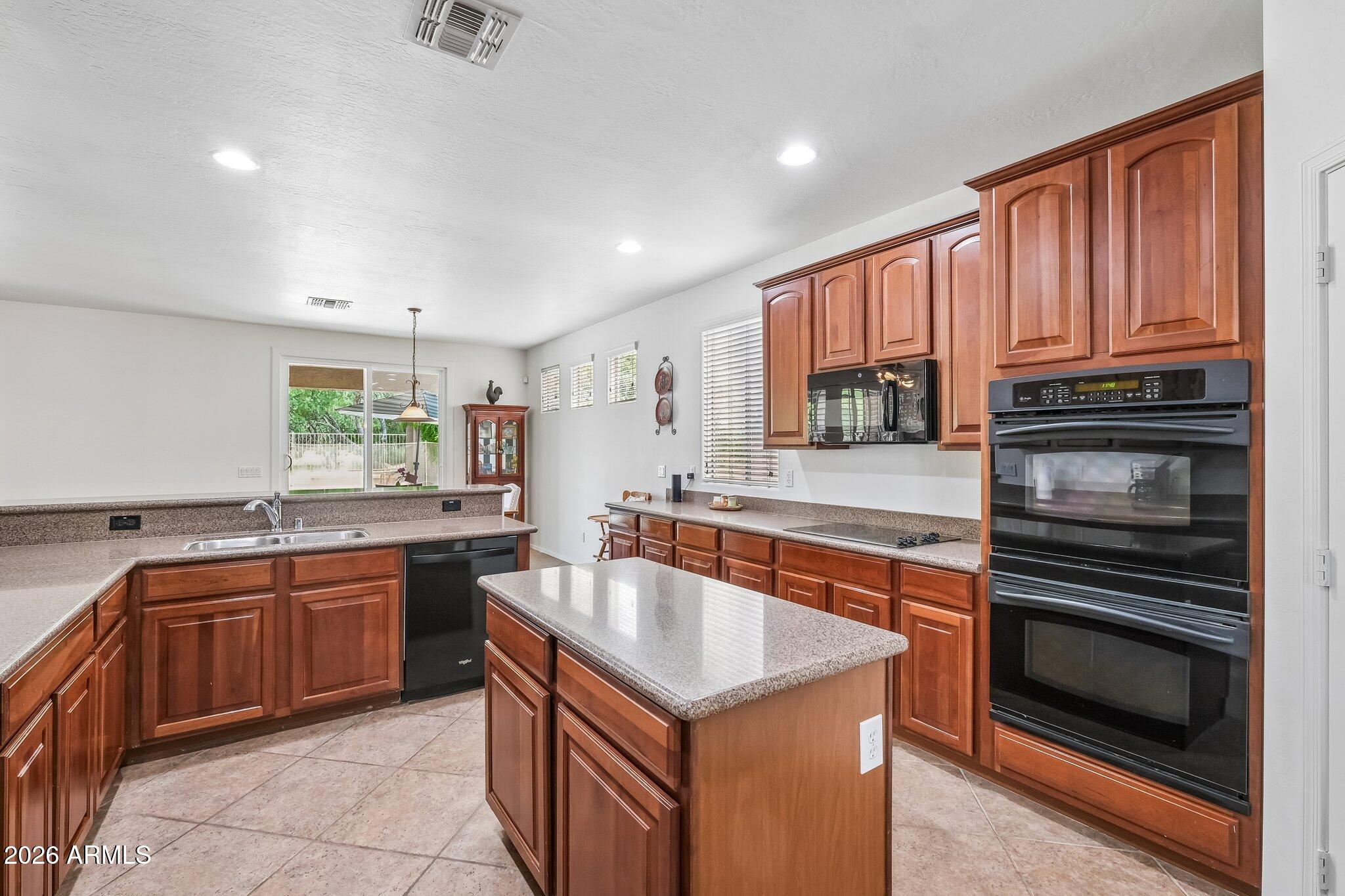 6114 W HEDGEHOG Place