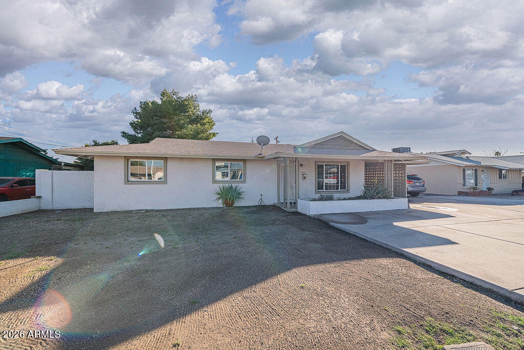 3715 W GLENDALE Avenue