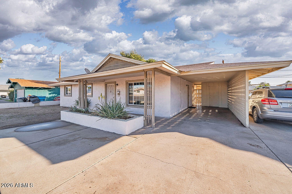 3715 W GLENDALE Avenue