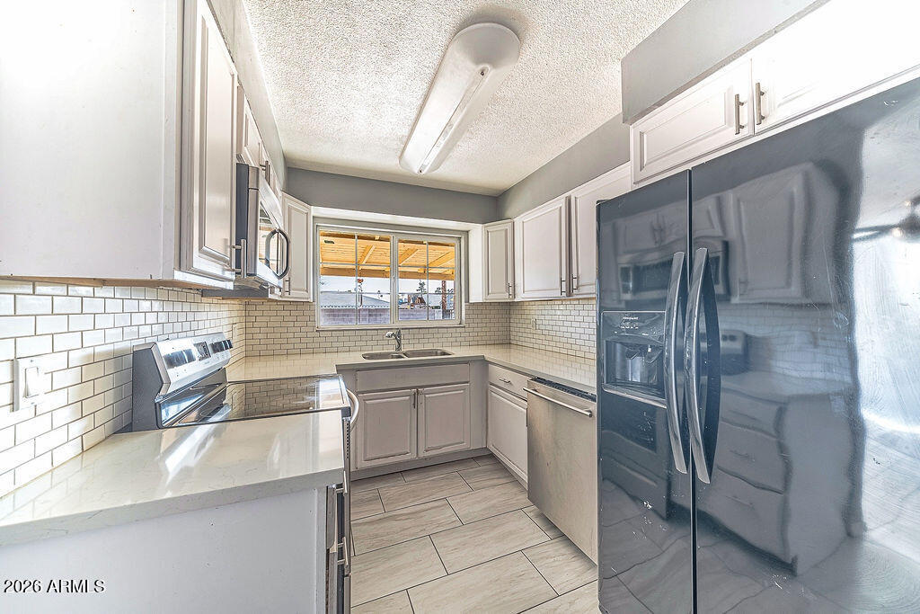 3715 W GLENDALE Avenue