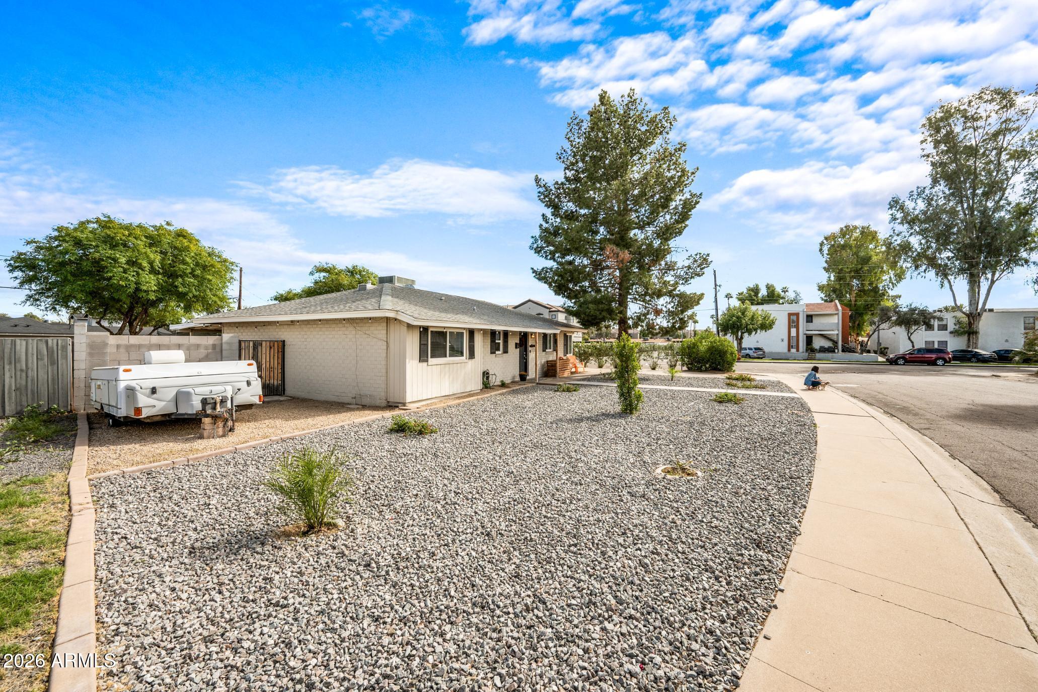 1831 W NORTHVIEW Avenue