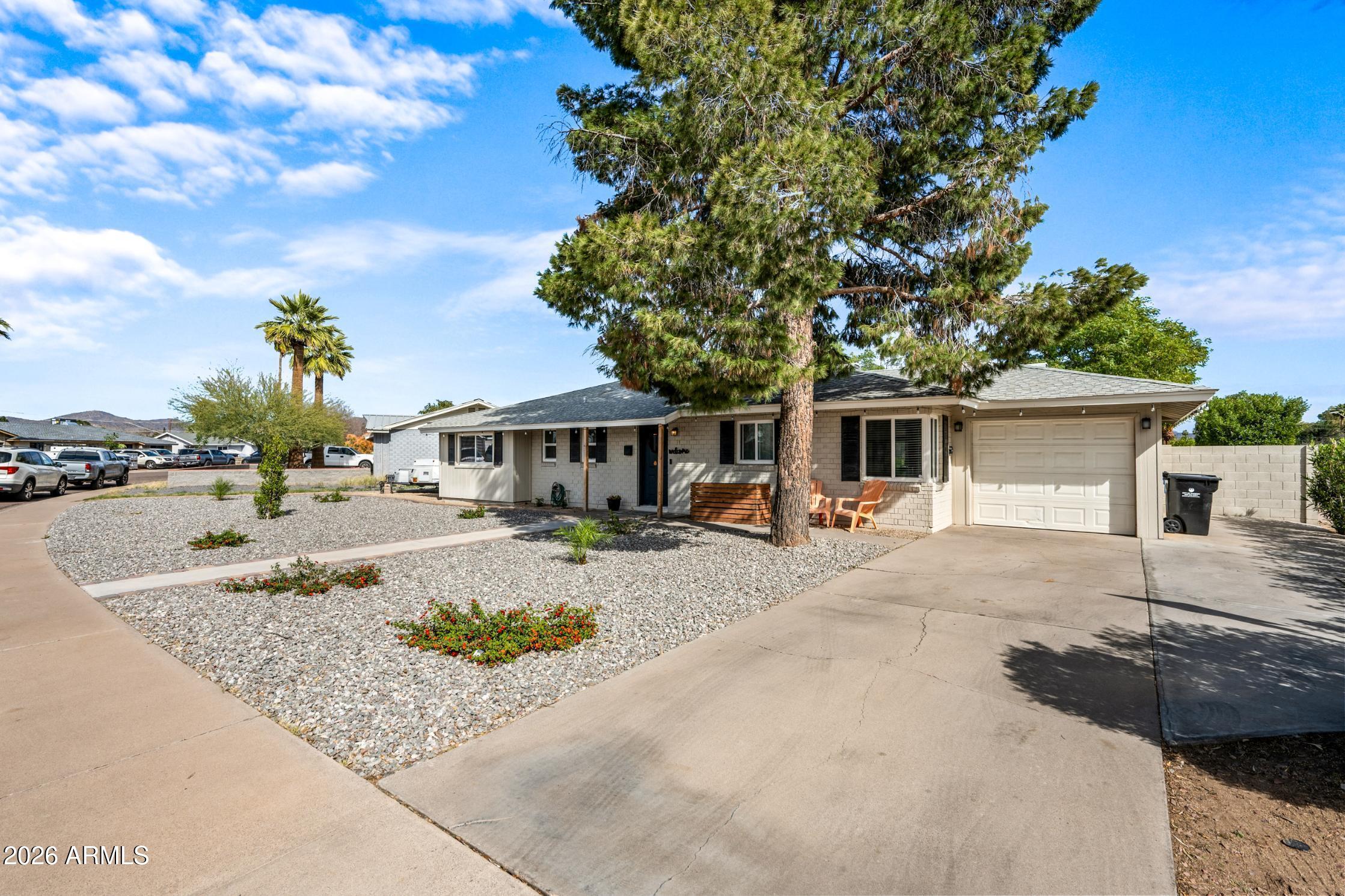 1831 W NORTHVIEW Avenue