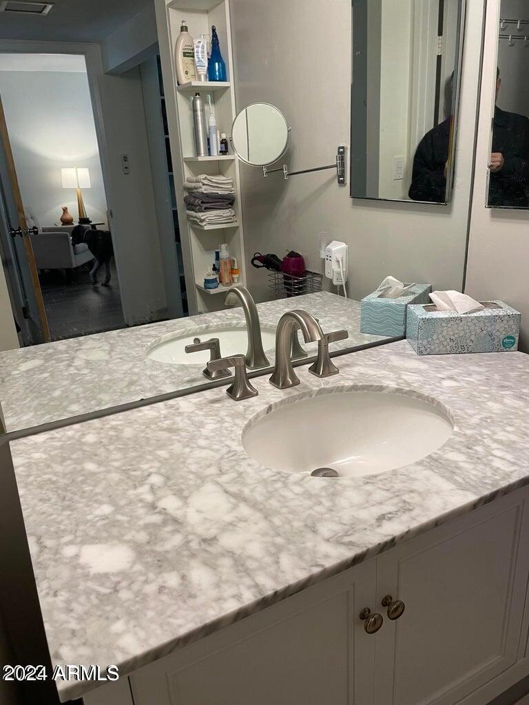 CAMELBACK HOUSE - Residential Lease