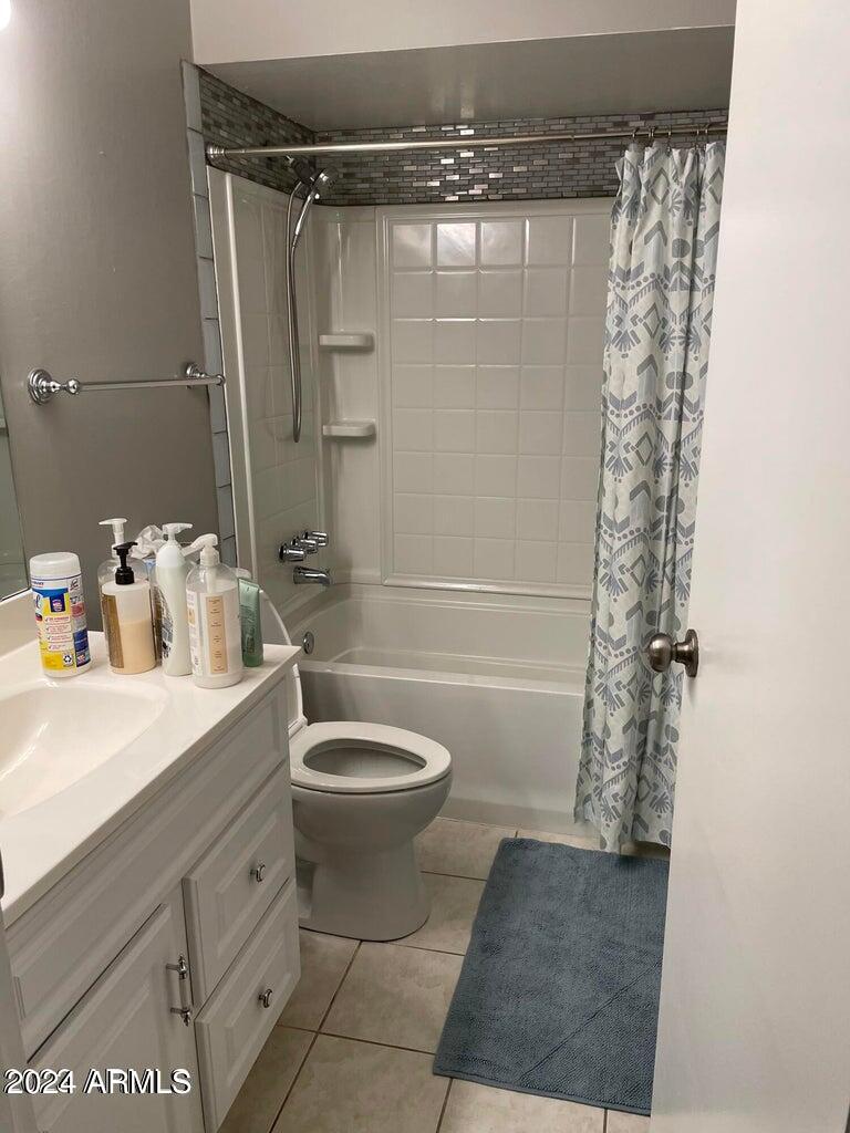 CAMELBACK HOUSE - Residential Lease