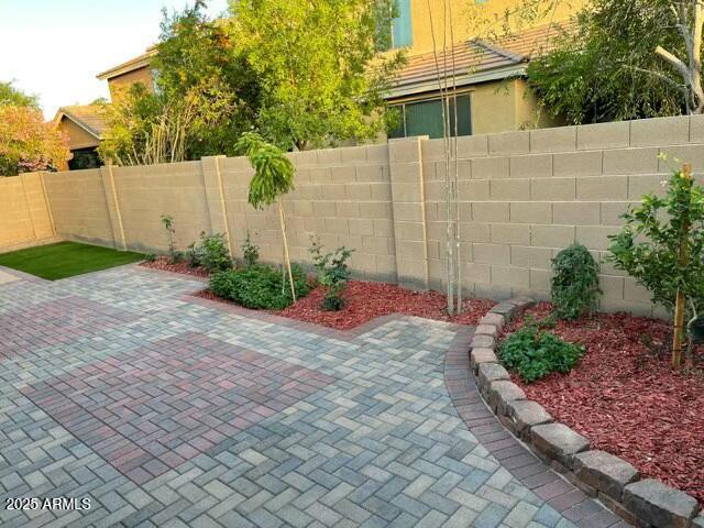 61 W HACKBERRY Drive