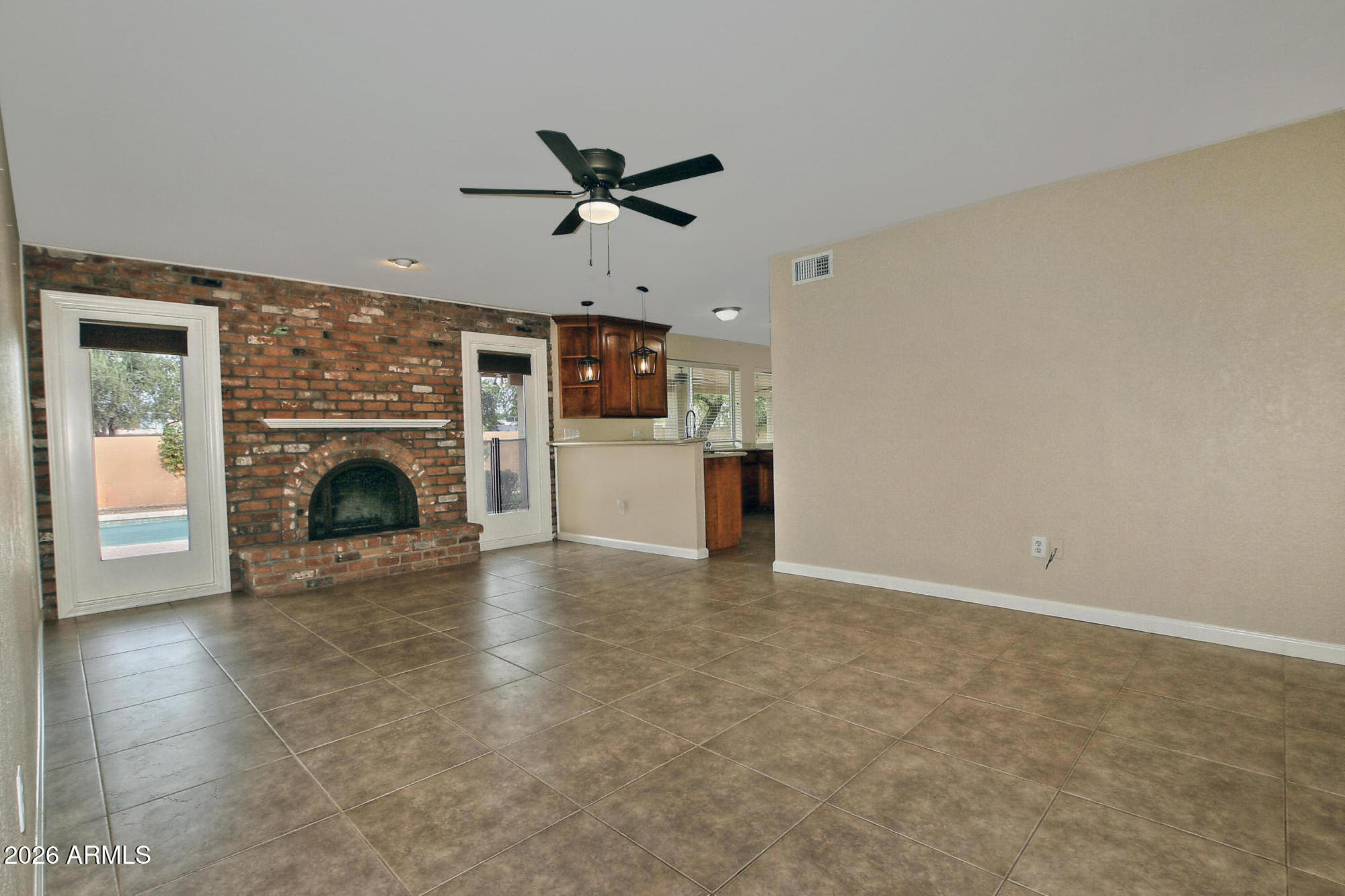 1938 E DIAMOND Drive