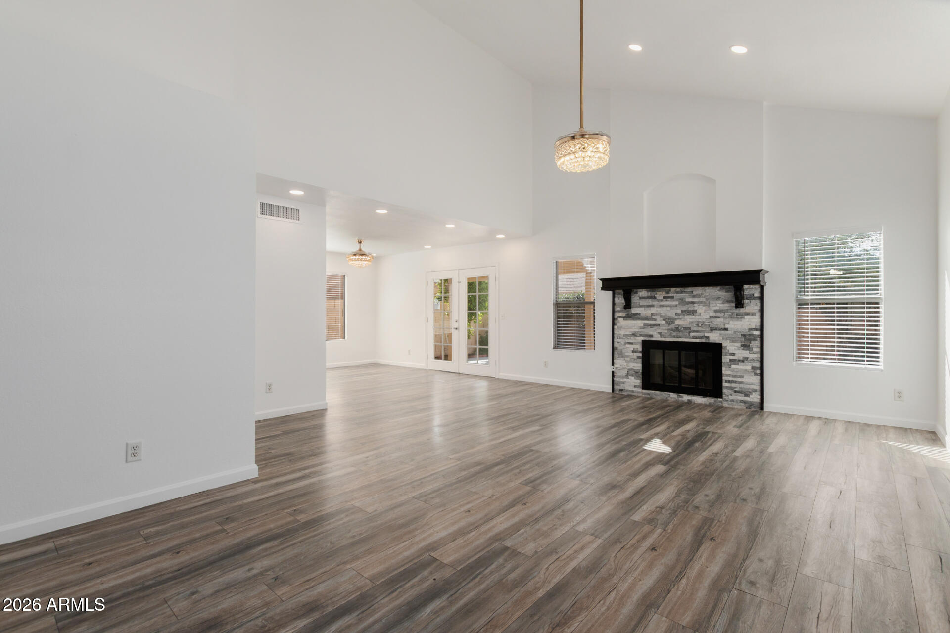 7619 W CINNABAR Avenue