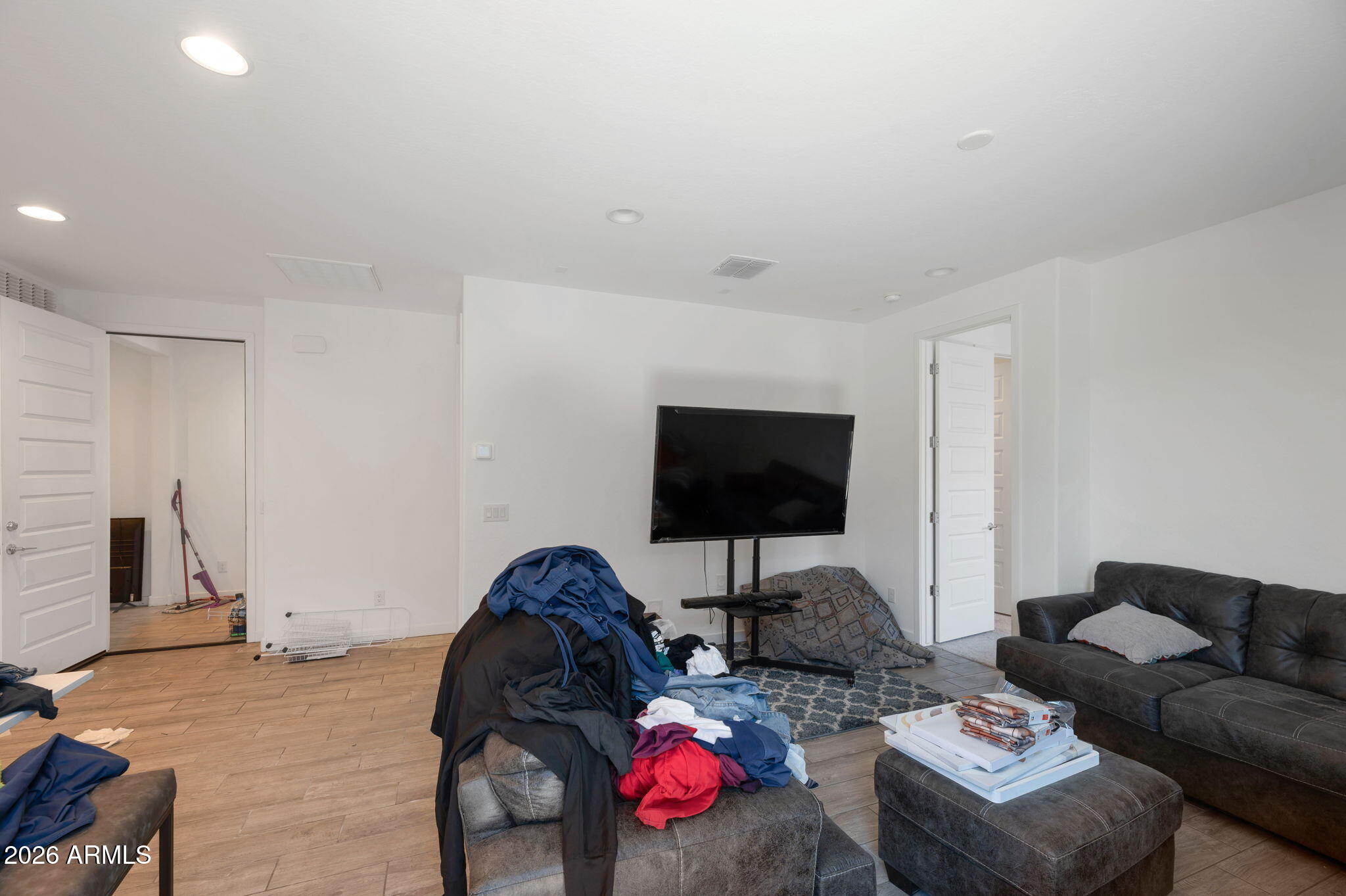 2544 W SUNLAND Avenue