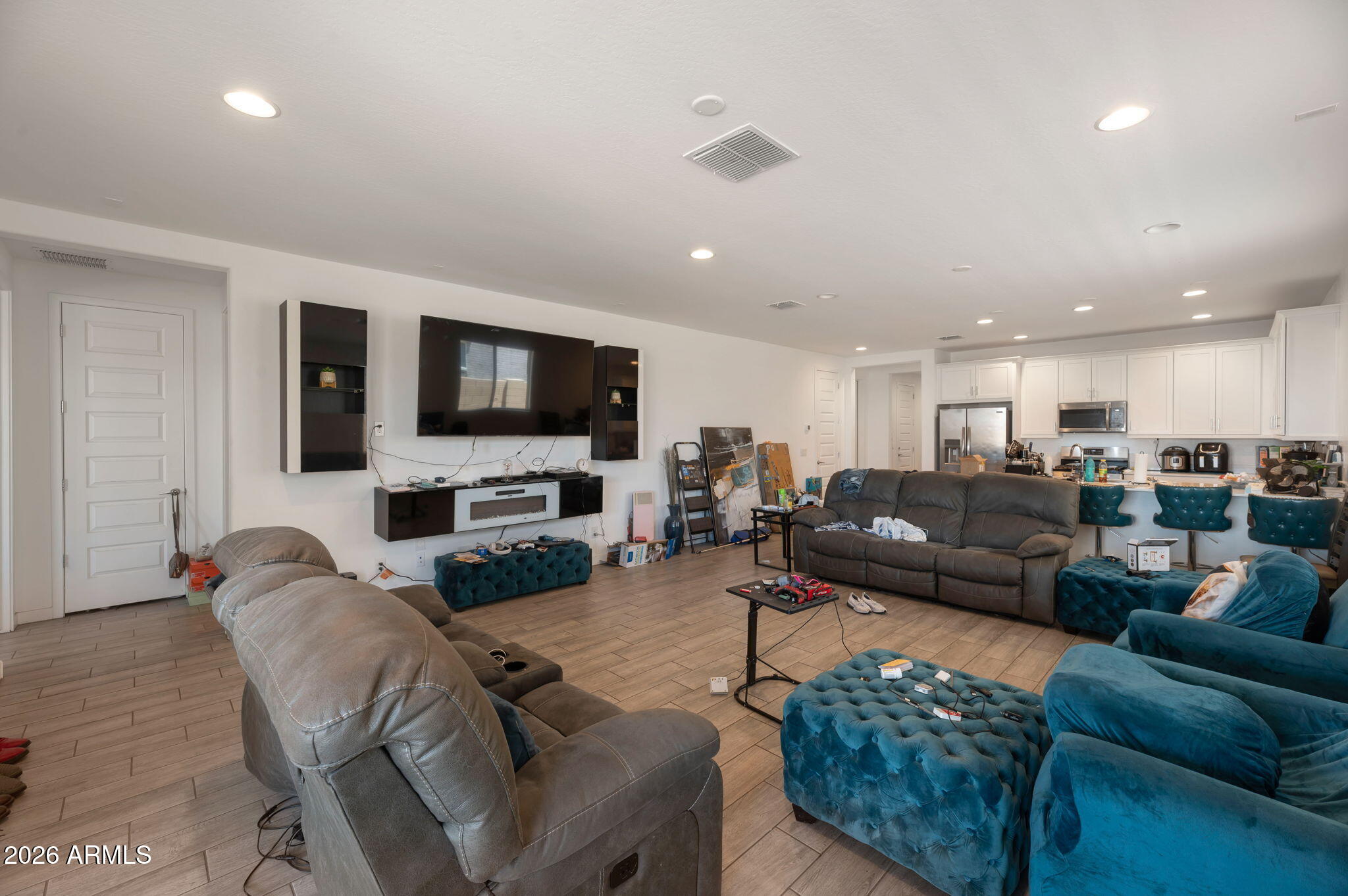 2544 W SUNLAND Avenue