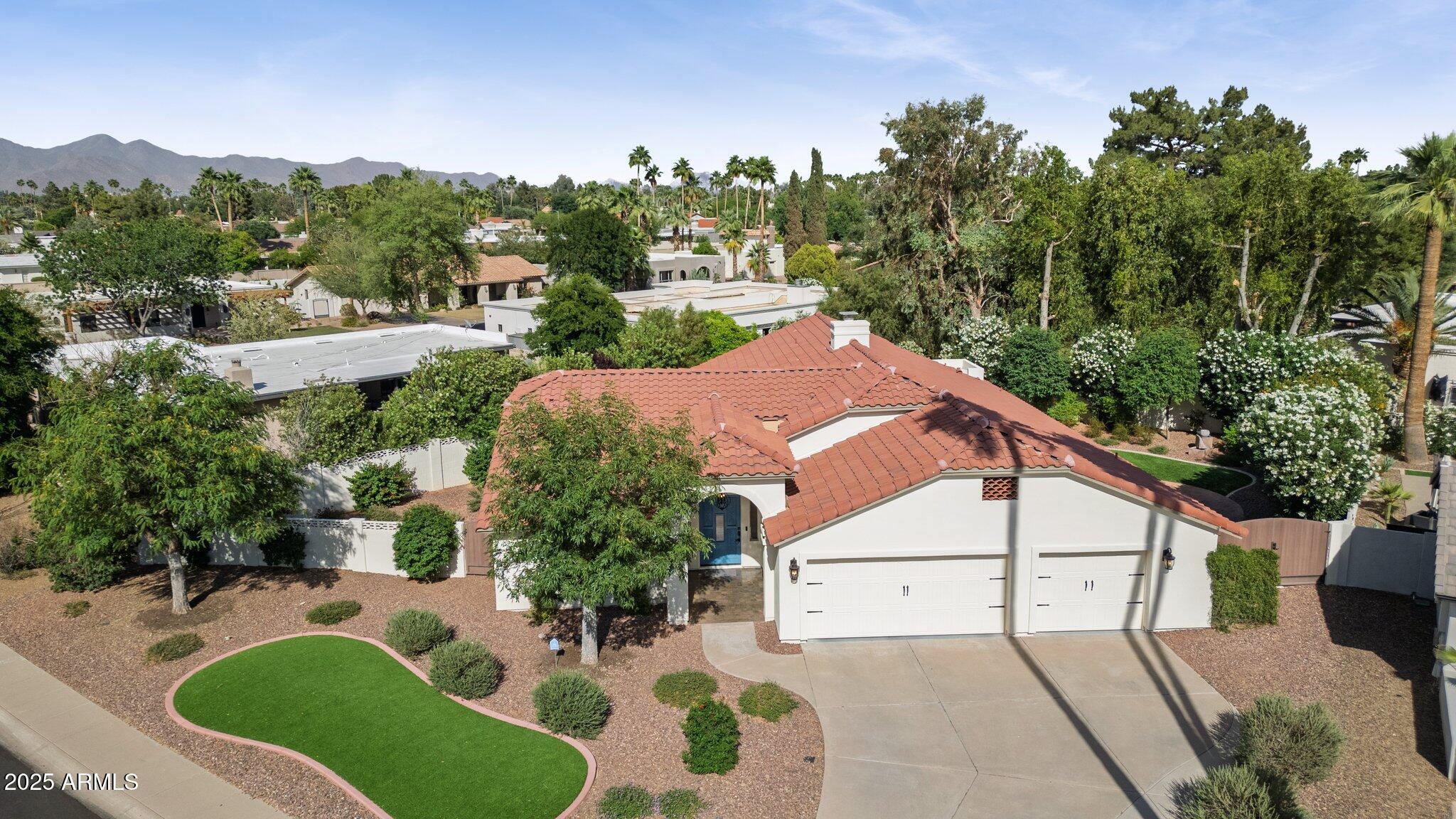 8943 N 80th Place