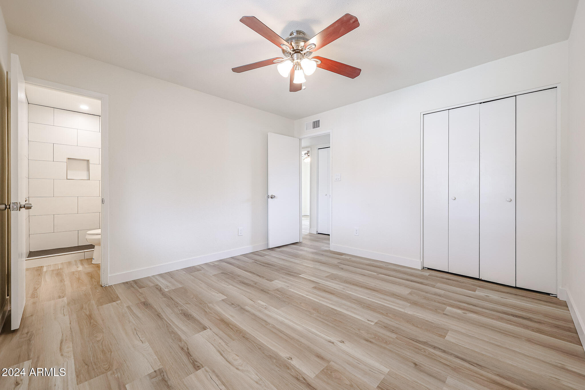 4352 E GROVERS Avenue