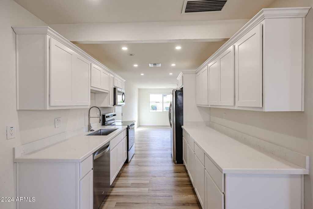 Photo of 4352 E Grovers Avenue, Phoenix, AZ 85032 (MLS # 6999733)