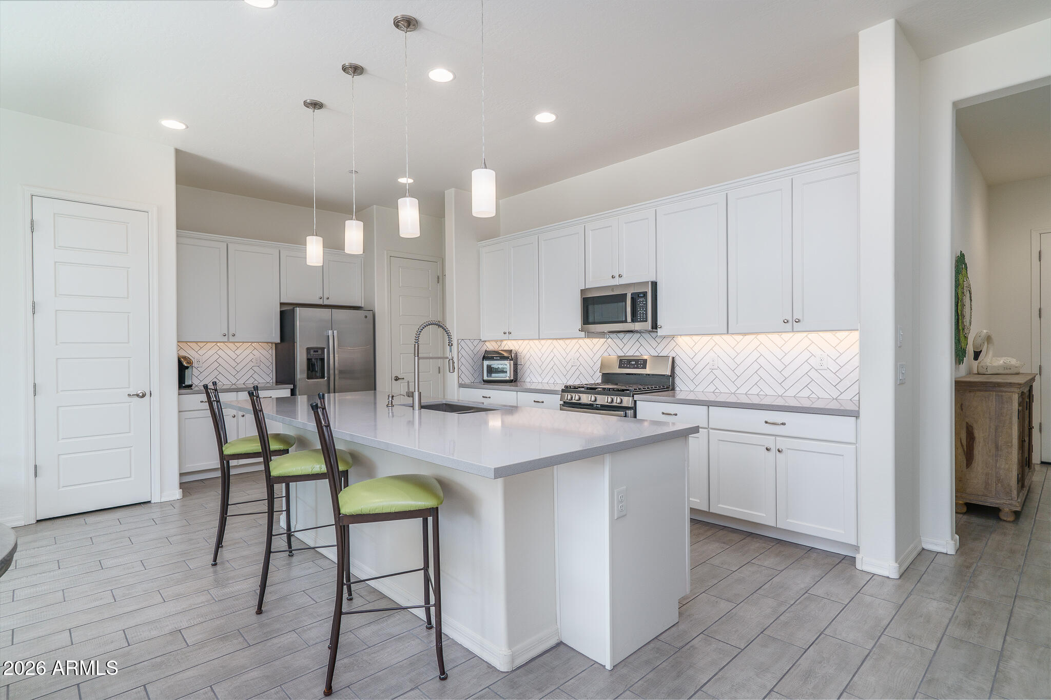 1963 W DESERT HOLLOW Drive