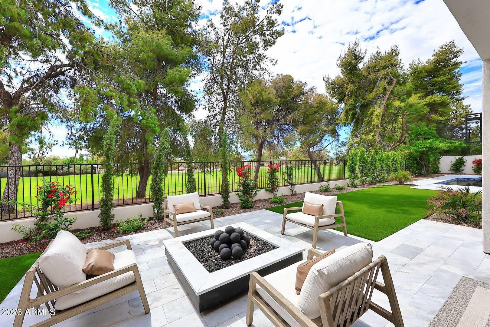 8201 E KALIL Drive
