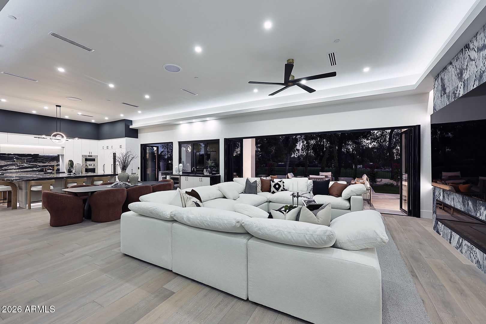 8201 E KALIL Drive